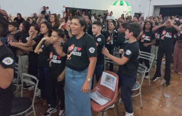 Foto 239: Alunos dos 5º anos de Escolas Municipais recebem certificado do Proerd