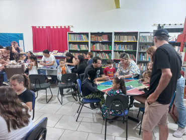 Foto 239: Quatá recebe Palco Móvel Emcena Brasil Edição Certame