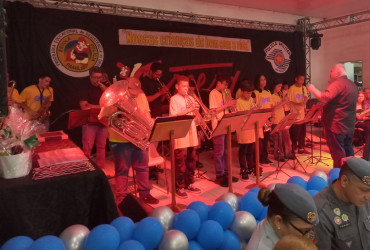 Foto 12: Alunos dos 5º anos de Escolas Municipais recebem certificado do Proerd