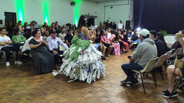 Foto 29: Moda e consciência ambiental é destaque em desfile da Etec