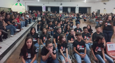 Foto 98: Alunos dos 5º anos de Escolas Municipais recebem certificado do Proerd