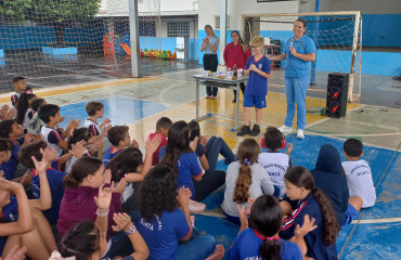 Foto 33: Alunos e usuários recebem orientações sobre prevenção e controle do diabetes 