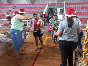 Foto 37: Especial de Natal: entrega de brinquedos