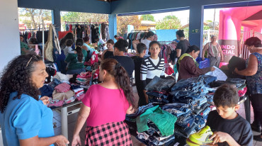 Foto 42: Fundo Social de Solidariedade e Secretaria de Promoção Social realizam Varal Solidário especial de Natal