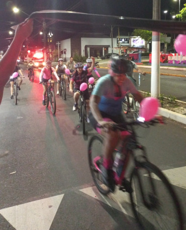 Foto 49: Caminhada e Passeio Ciclístico em prol do Outubro Rosa