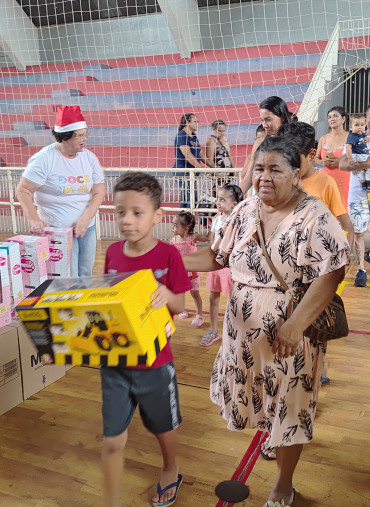 Foto 83: Especial de Natal: entrega de brinquedos