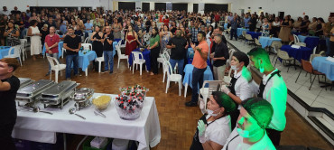 Foto 81: Funcionários Municipais de Quatá são homenageados com festa