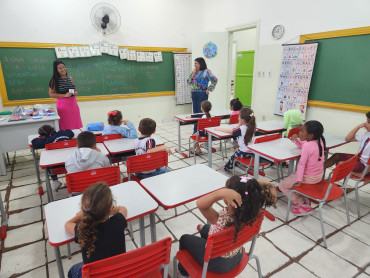 Foto 34: Volta às Aulas em Quatá: Alunos recebem Kit Escolar e Mimo especial