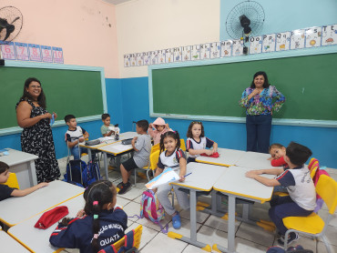 Foto 44: Volta às Aulas em Quatá: Alunos recebem Kit Escolar e Mimo especial