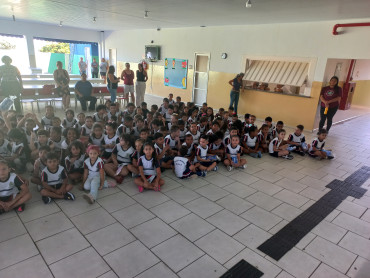 Foto 166: Volta às Aulas em Quatá: Alunos recebem Kit Escolar e Mimo especial