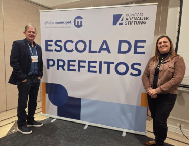 Chefe do Executivo de Quatá marca presença na Escola de Prefeitos 2025