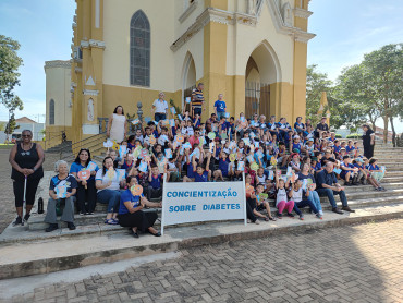 Foto 104: Alunos e usuários recebem orientações sobre prevenção e controle do diabetes 