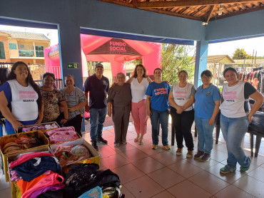 Foto 57: Fundo Social de Solidariedade e Secretaria de Promoção Social realizam Varal Solidário especial de Natal