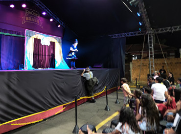 Foto 48: Quatá recebe Palco Móvel Emcena Brasil Edição Certame