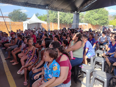 Foto 4: Quatá recebe Palco Móvel Emcena Brasil Edição Certame