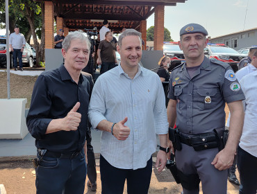 Foto 6: Quatá recebe nova viatura 0km da Polícia Militar