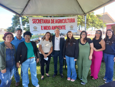 Foto 74: Festa do Trabalhador reúne centenas de pessoas