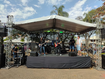 Foto 103: 3º Encontro de Carros Antigos e Motociclistas reúne centenas de expositores em Quatá