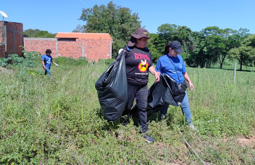 Foto 25: Prefeitura de Quatá realiza mais um arrastão contra a Dengue e Escorpião