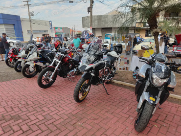 Foto 51: 3º Encontro de Carros Antigos e Motociclistas reúne centenas de expositores em Quatá