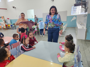 Foto 9: Volta às Aulas em Quatá: Alunos recebem Kit Escolar e Mimo especial