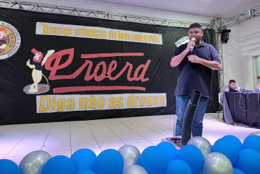 Foto 177: Alunos dos 5º anos de Escolas Municipais recebem certificado do Proerd