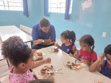 Foto 56: Churrasco marca as comemorações alusivas ao Dia das Crianças