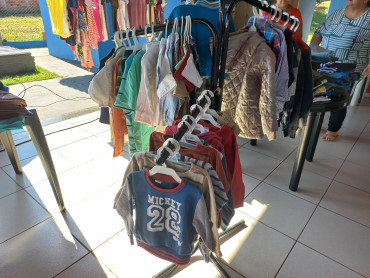 Foto 7: Fundo Social de Solidariedade e Secretaria de Promoção Social realizam Varal Solidário especial de Natal