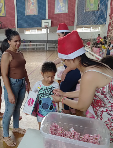 Foto 64: Especial de Natal: entrega de brinquedos