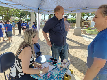 Foto 103: Alunos e usuários recebem orientações sobre prevenção e controle do diabetes 