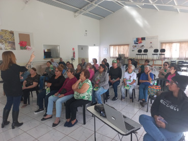 Foto 8: CRAS promove palestra sobre Educação Financeira em parceria com o PROCON