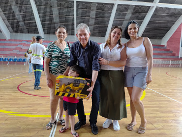 Foto 190: Especial de Natal: entrega de brinquedos