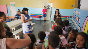 Foto 200: Volta às Aulas em Quatá: Alunos recebem Kit Escolar e Mimo especial