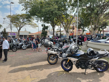 Foto 101: 3º Encontro de Carros Antigos e Motociclistas reúne centenas de expositores em Quatá