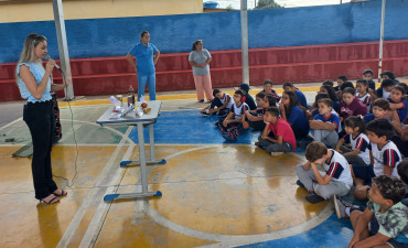Foto 43: Alunos e usuários recebem orientações sobre prevenção e controle do diabetes 