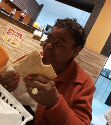 Foto 13: Residência Terapêutica comemora com os aniversariantes do mês de Outubro