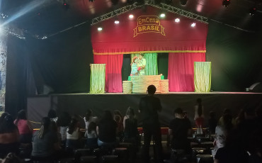 Foto 104: Quatá recebe Palco Móvel Emcena Brasil Edição Certame