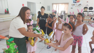Foto 7: Entrega de Ovos de Páscoa 2025