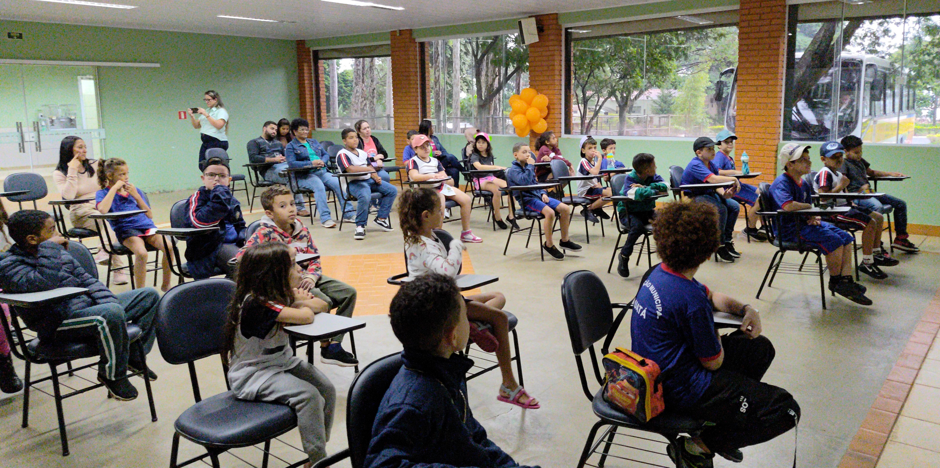 Foto 8: Prefeitura de Quata e Usina Ibéria promovem ação educativa para conservação de aves ameaçadas   
