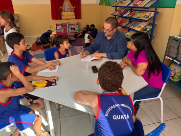 Foto 13: Escritor Vicentônio Silva visita Escolas de Quatá