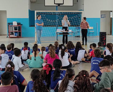 Foto 22: Alunos e usuários recebem orientações sobre prevenção e controle do diabetes 