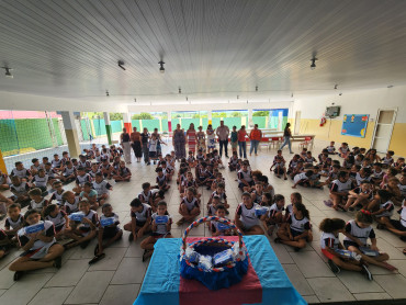 Foto 179: Volta às Aulas em Quatá: Alunos recebem Kit Escolar e Mimo especial