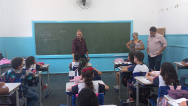 Foto 193: Volta às Aulas em Quatá: Alunos recebem Kit Escolar e Mimo especial