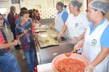 Foto 215: Churrasco marca as comemorações alusivas ao Dia das Crianças