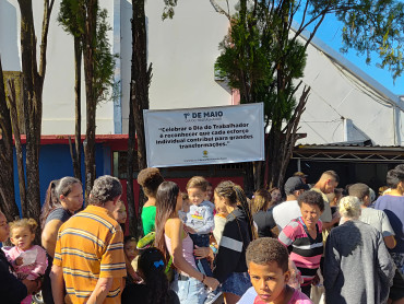 Foto 108: Festa do Trabalhador reúne centenas de pessoas