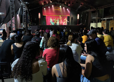 Foto 88: Quatá recebe Palco Móvel Emcena Brasil Edição Certame