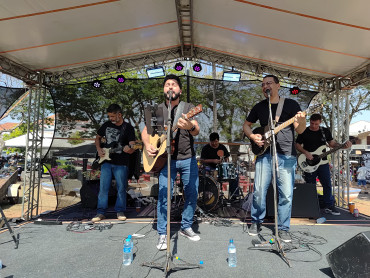 Foto 130: 3º Encontro de Carros Antigos e Motociclistas reúne centenas de expositores em Quatá