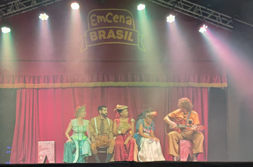 Foto 82: Quatá recebe Palco Móvel Emcena Brasil Edição Certame