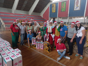 Foto 4: Especial de Natal: entrega de brinquedos