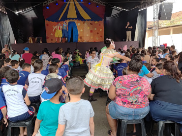 Foto 154: Quatá recebe Palco Móvel Emcena Brasil Edição Certame